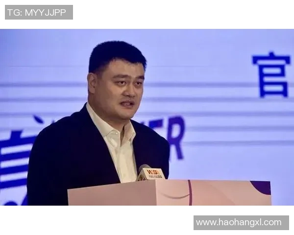 姚明在比赛中频繁犯规引发争议球迷对裁判判罚产生不满情绪